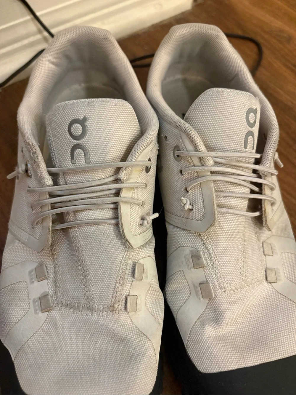 On Running Men’s Sneakers in Light Gray with Black Sole size 9